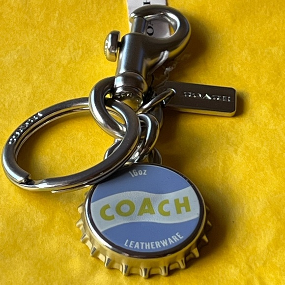 🥤 COACH BOTTLE CAP BAG CHARM 🥤 NWT 🥤 - Picture 5 of 16